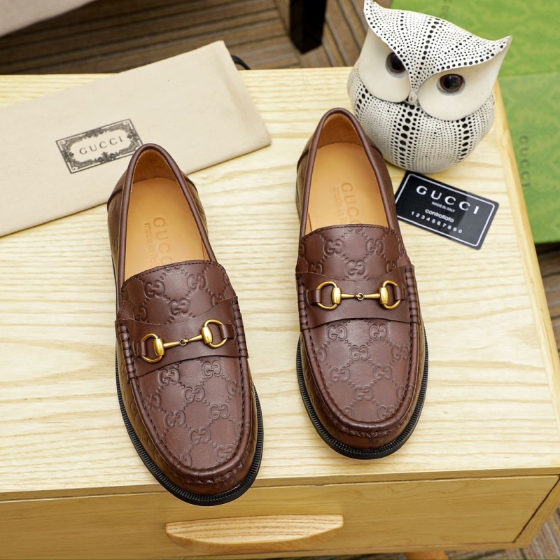 G*u*i leather shoes